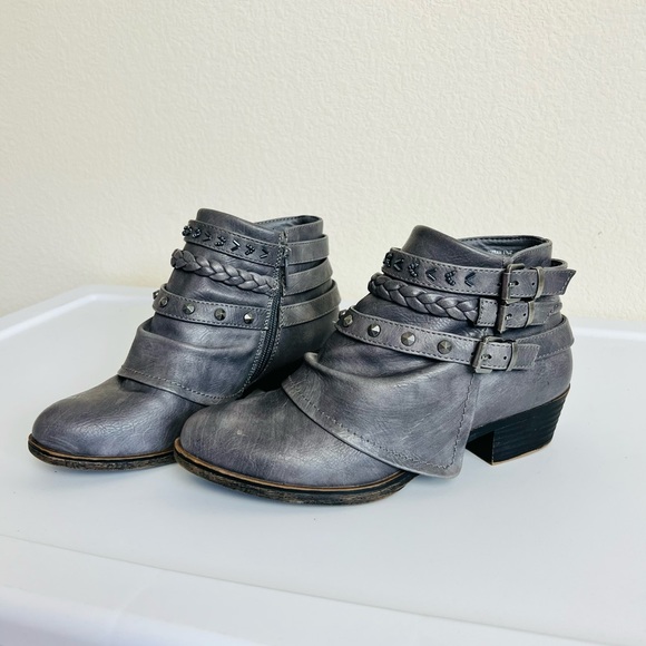 RAMPAGE Terrain Grey Vegan Buckle Harness Studded Embellished Flap Booties - Picture 5 of 10